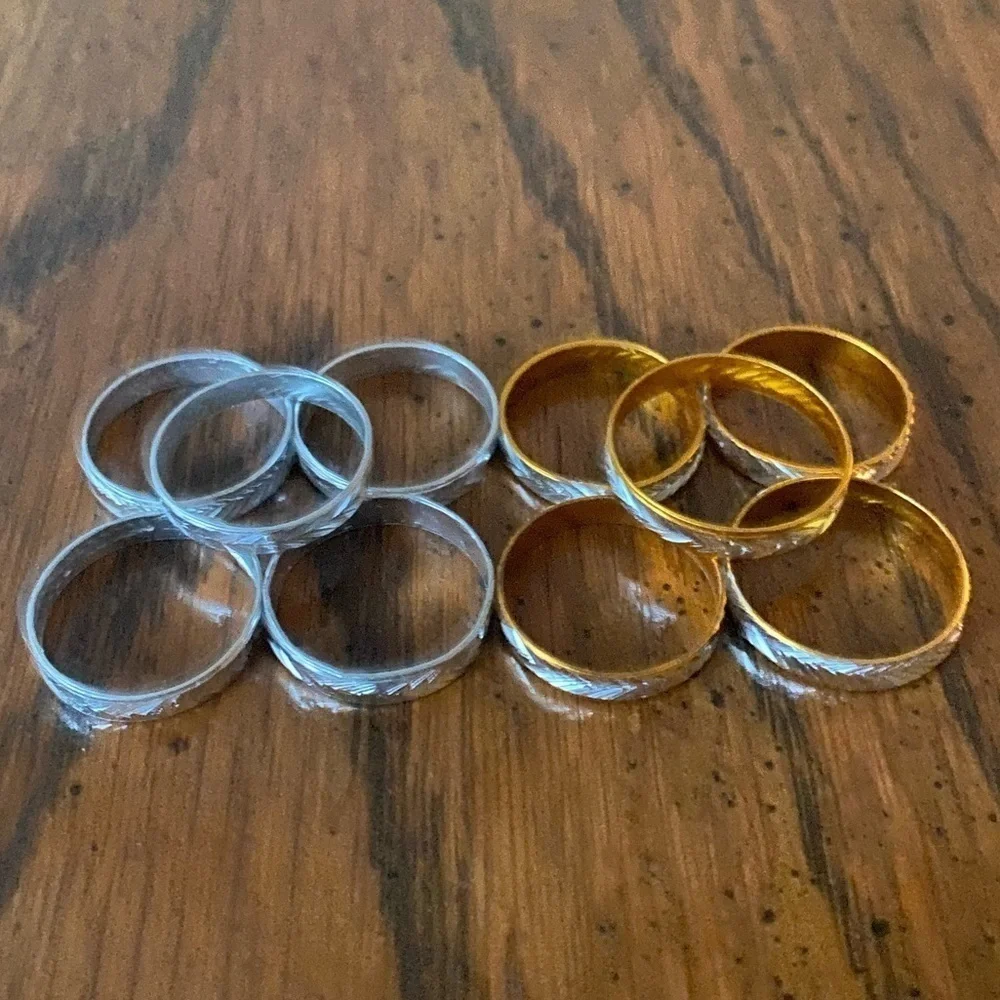 NEW Fine Fashion Unisex Lightweight Aluminum 200 Piece Ring Lot (Gold & Silver)